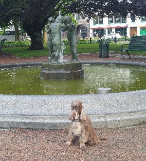 Gustav Adolfs torg - Lekande barn